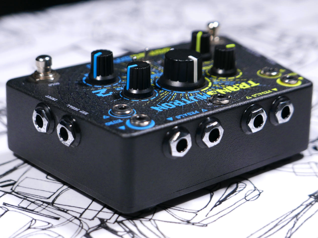 Transmutron Is A New Dual FX Loop Crossover Filter For Guitars & Eurorack!