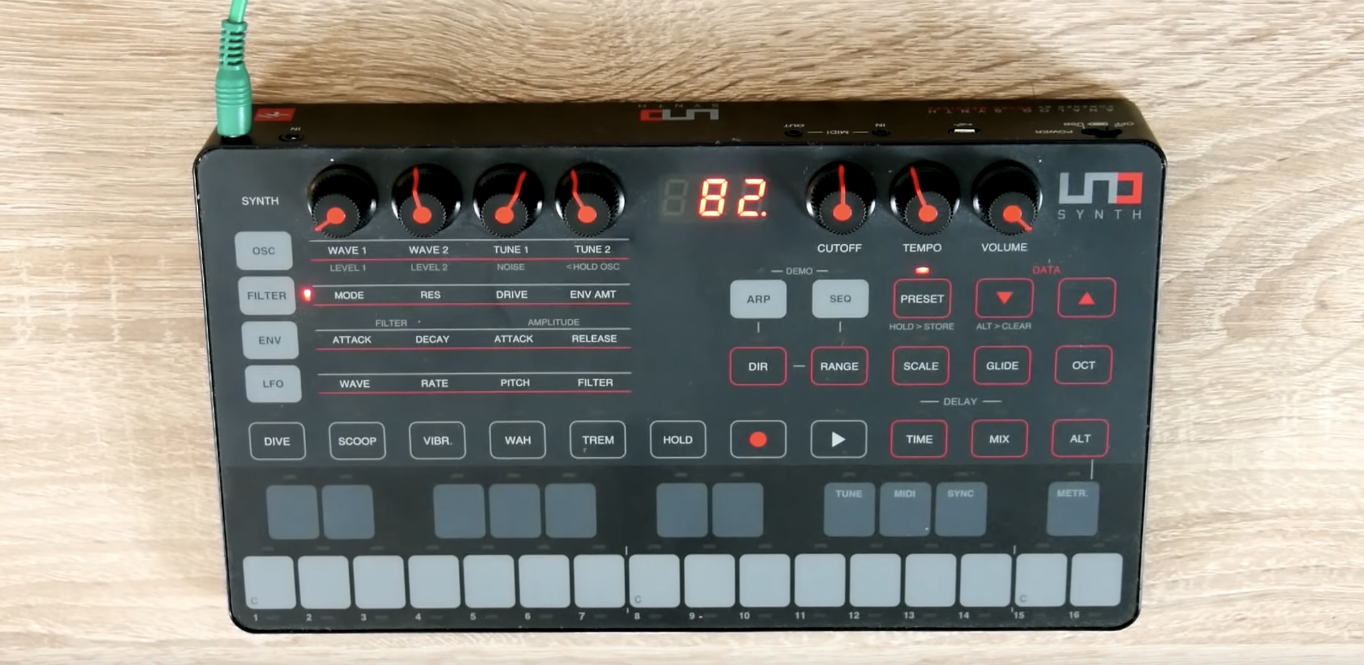 IK Multimedia UNO-Synth Review - Analog Synthesis For A Fair Price!