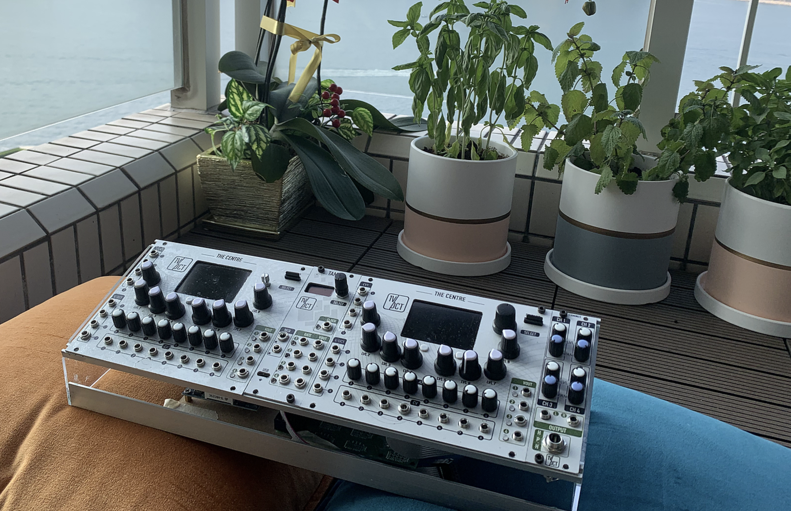 1V/OCT The Centre, Serum-Inspired Wavetable Synthesizer For Eurorack