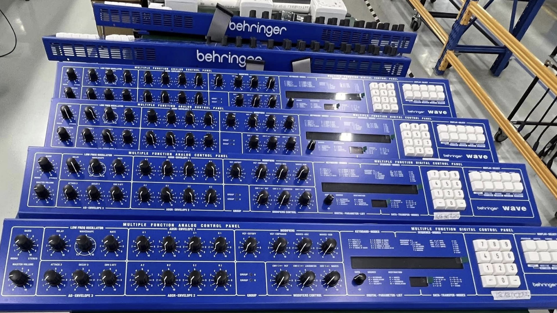 ‎Behringer Wave - SYNTH ANATOMY