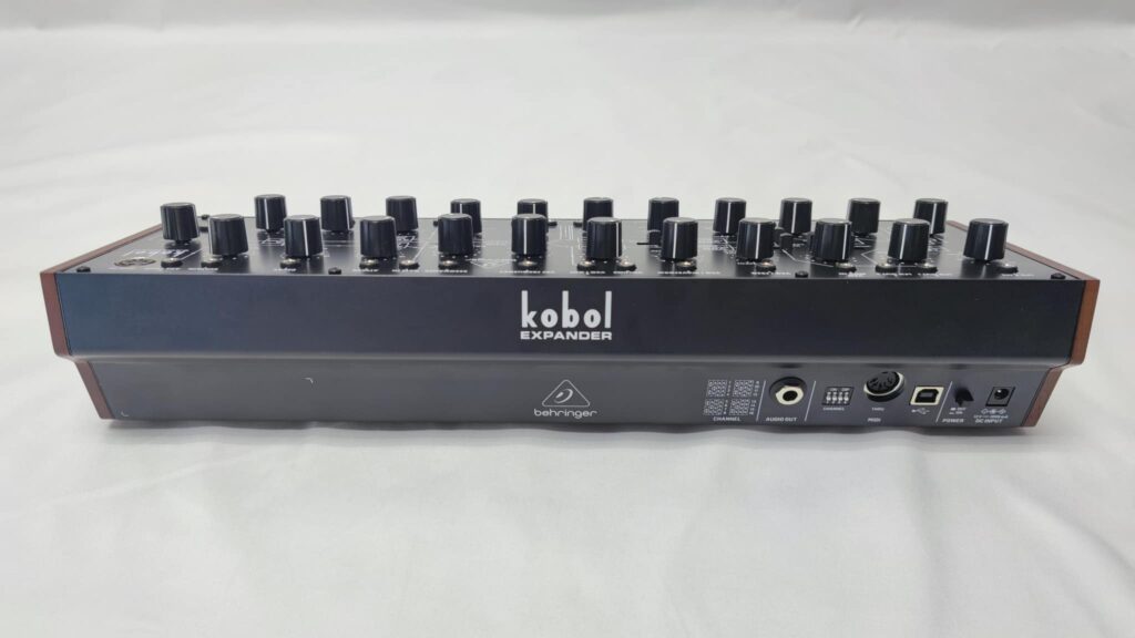 Behringer Kobol Expander backside