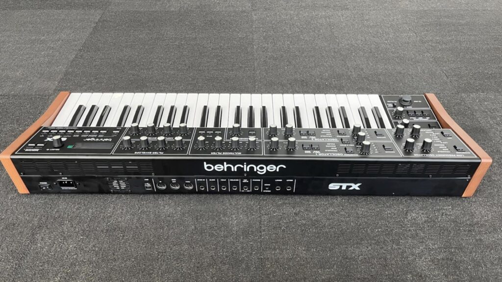 Behringer STX